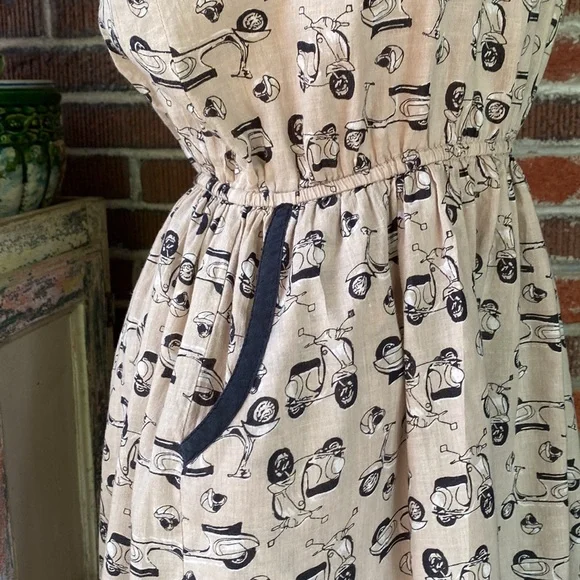 Soho Chick black/beige cotton Vespa scooter print cotton dress. Size Medium - Picture 4 of 9